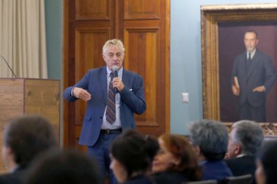 El destacado científico Guido Kroemer dicta conferencia magistral en la Universidad de Chile